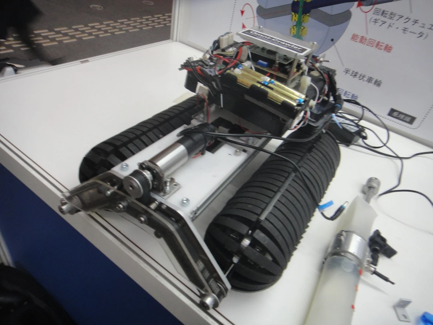 A Japanese team has developed the Omni-Crawler, a crawler-type vehicle that can move in all directions (Image: DigInfo)