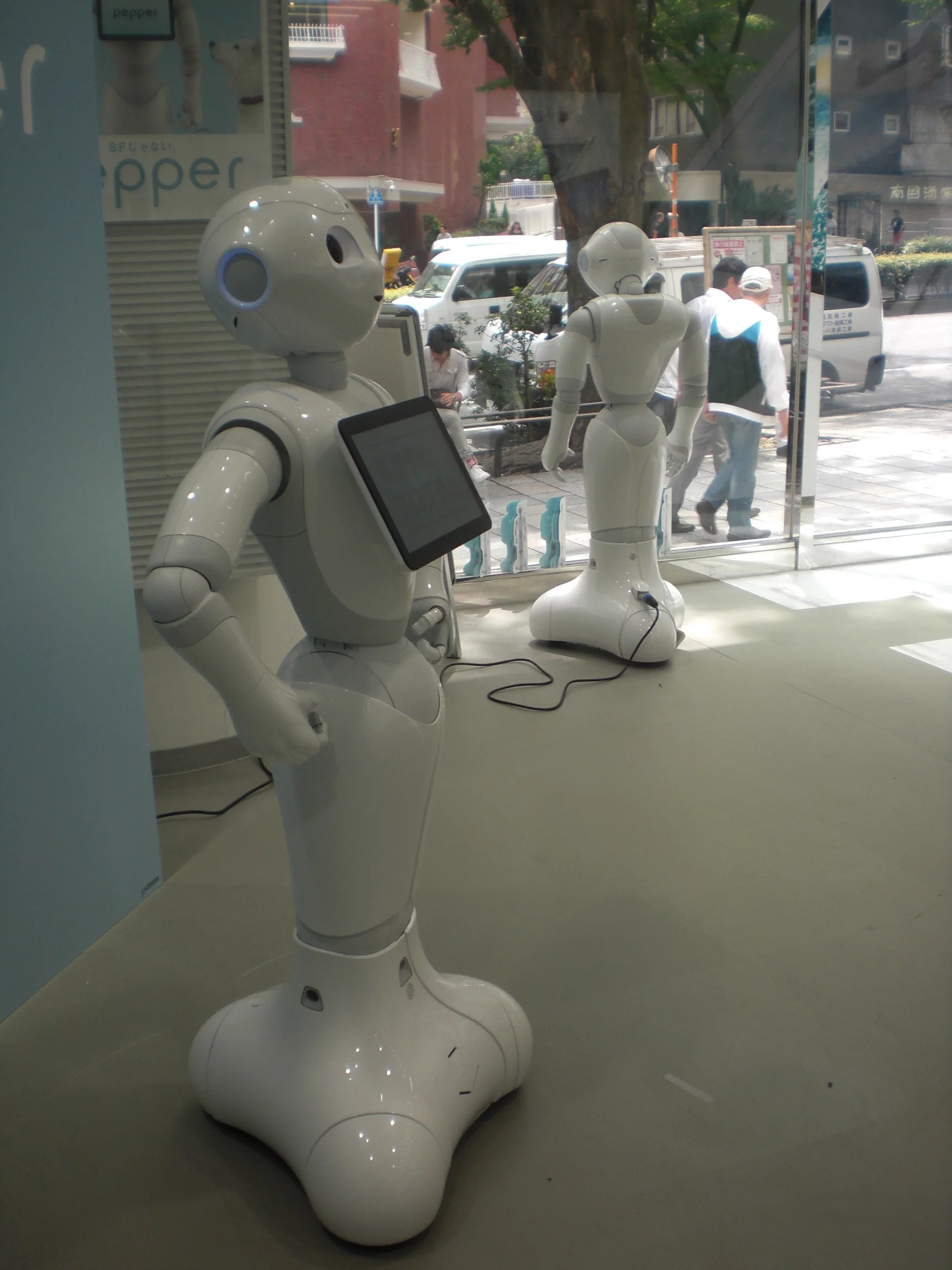 SoftBank Mobile says that Pepper makes jokes, dances, and generally amuses thanks to software developed by Yoshimoto Robotics Laboratory, Inc. (Photo: Stephen Clemenger/Gizmag)