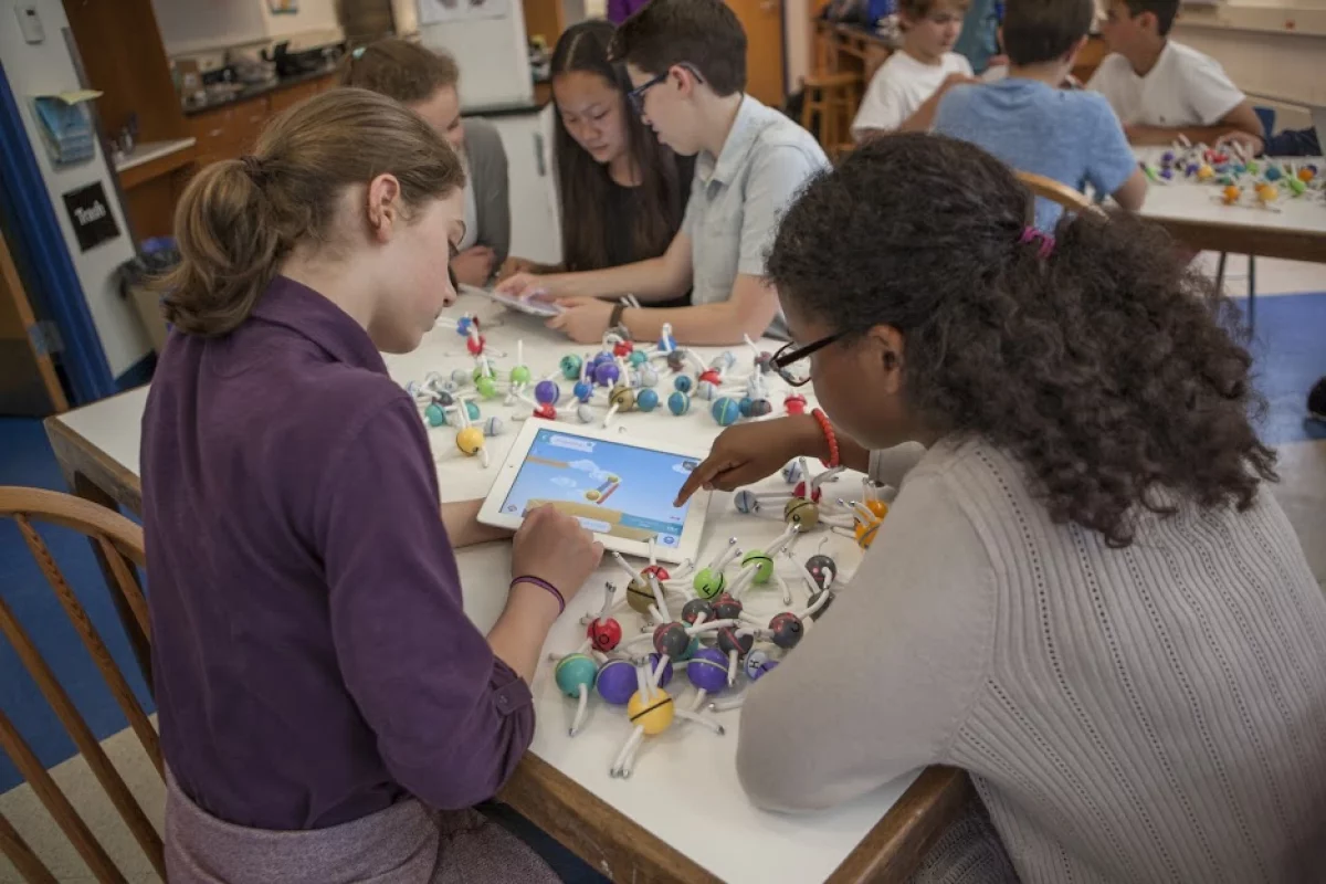 The Happy Atoms mobile app can recognize up to 10,000 different molecules and present information about formula, composition, structure, properties, usage, and even hazards