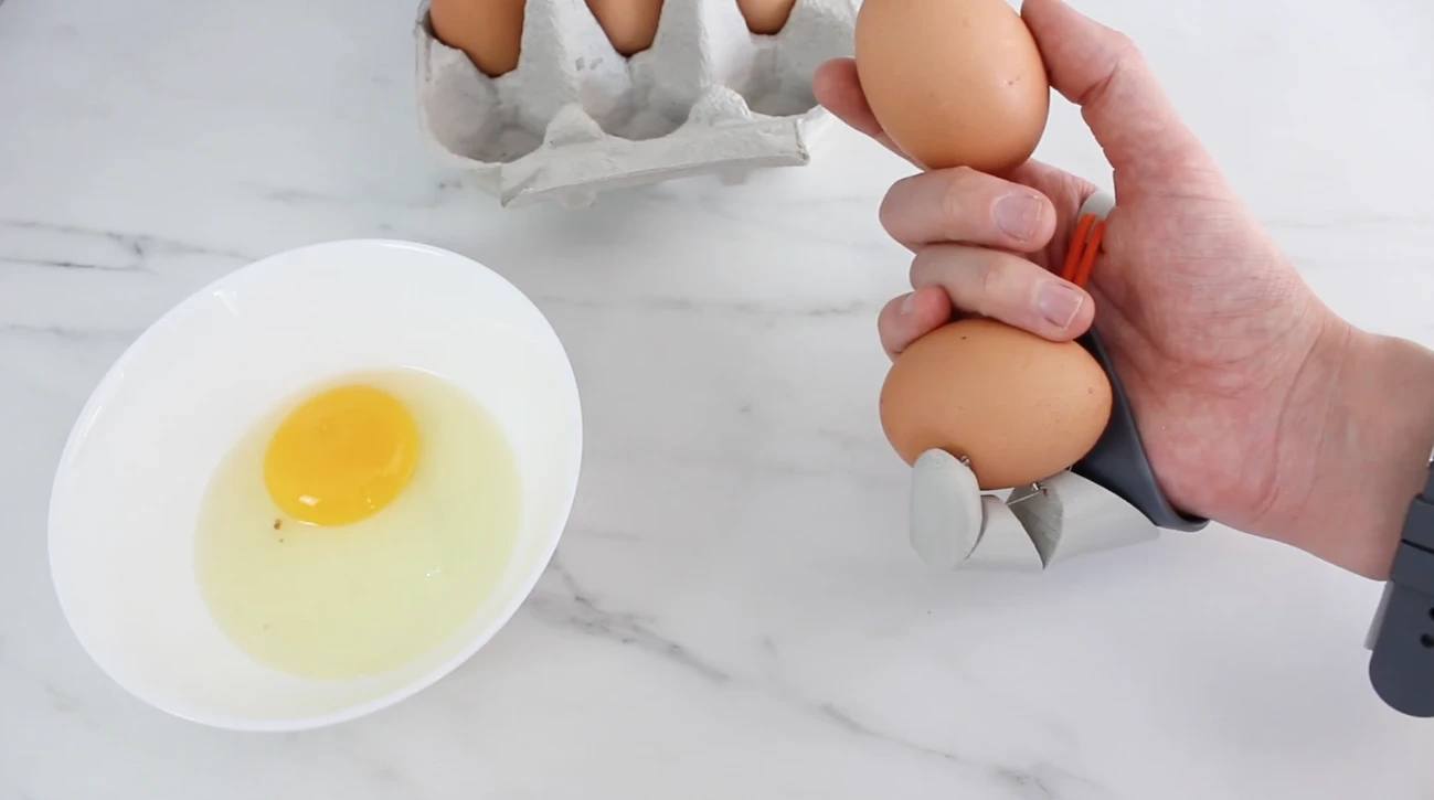 The Third Thumb makes cracking eggs a breeze