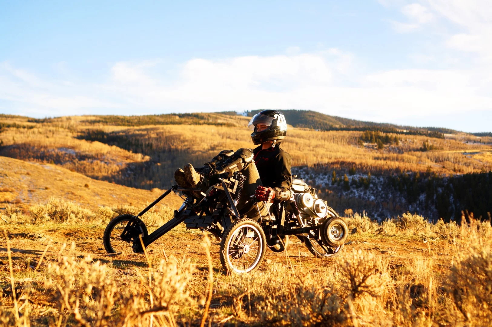 The gas off-road version of the Comanche, with the optional long-travel independent front suspension package