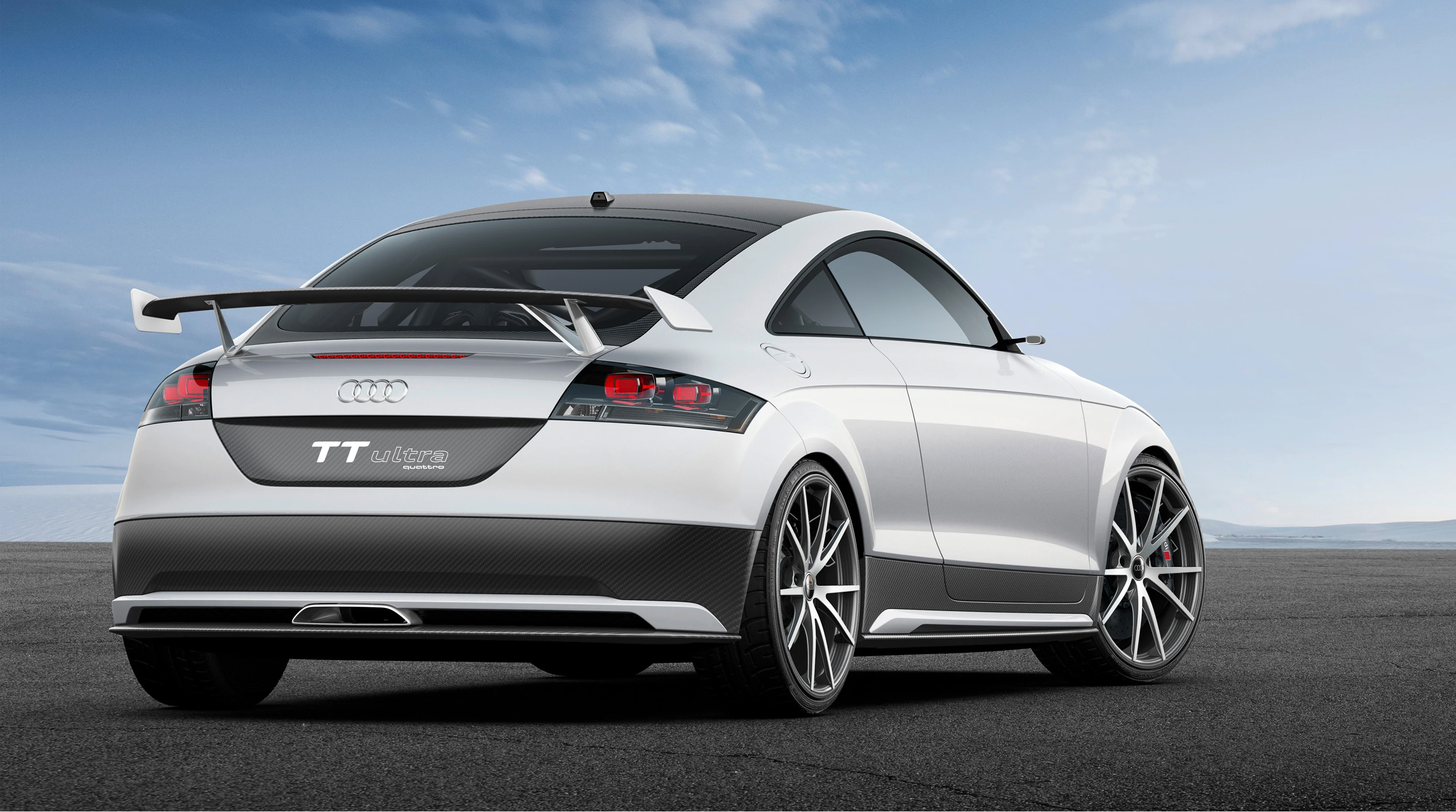 300 kg were cut from the TT Ultra Concept using advanced light-weight materials, engine modifications and body panel revisions