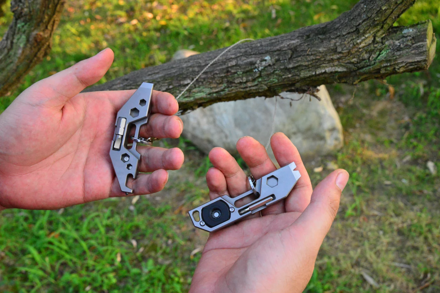 The Blade Shadow ready to do some cutting with its wire saw