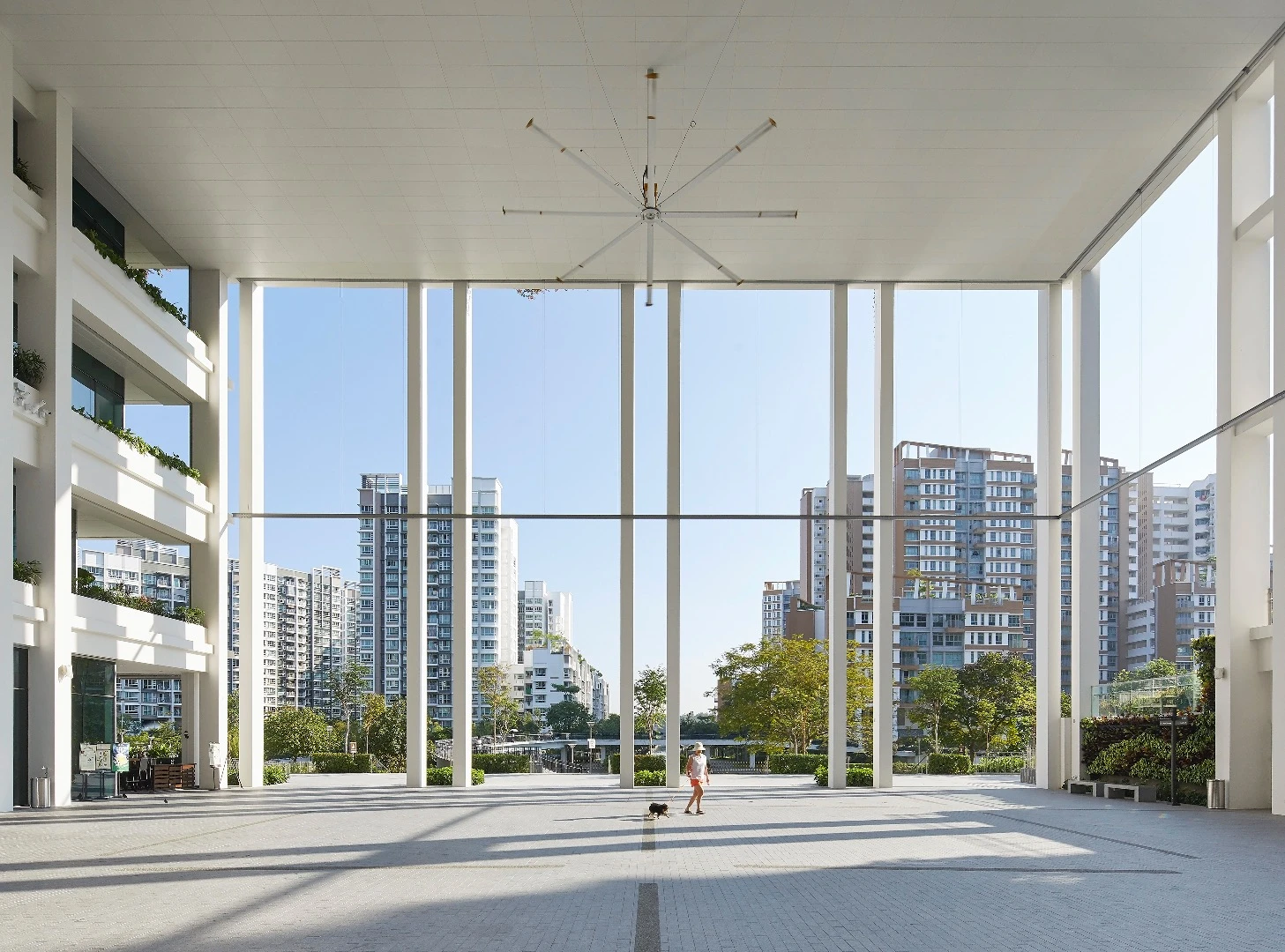 The interior of Oasis Terraces has a total floorspace of 27,000 sq m (290,625 sq ft)