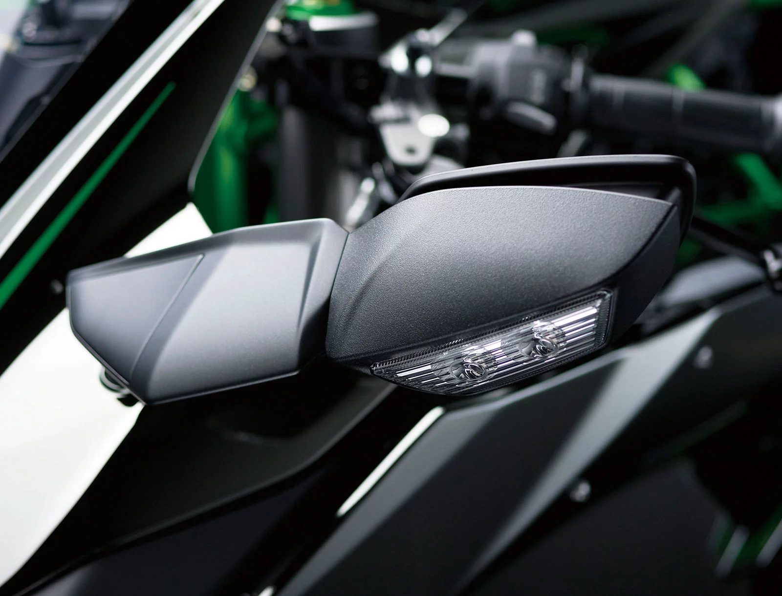 The H2's aerodynamic mirror stays were designed by Kawasaki’s Aerospace Company using the latest CFD analysis technology.