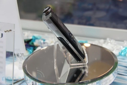 The DDV-JF1 has an SD card slot and supports SDHC cards