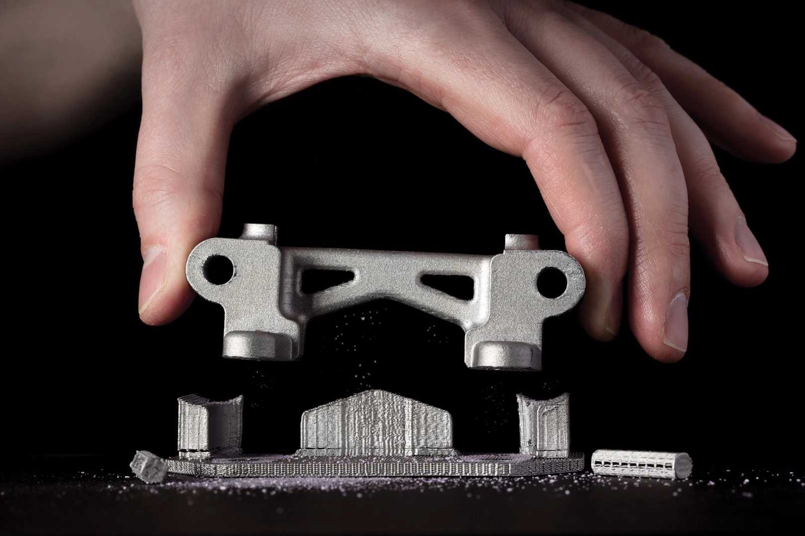 Separable Supports Removal (hand) – Proprietary Separable Supports make it possible to remove support structures by hand.