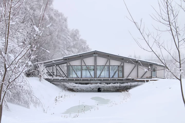 Bridge House was prefabricated nearby and then delivered to site and assembled