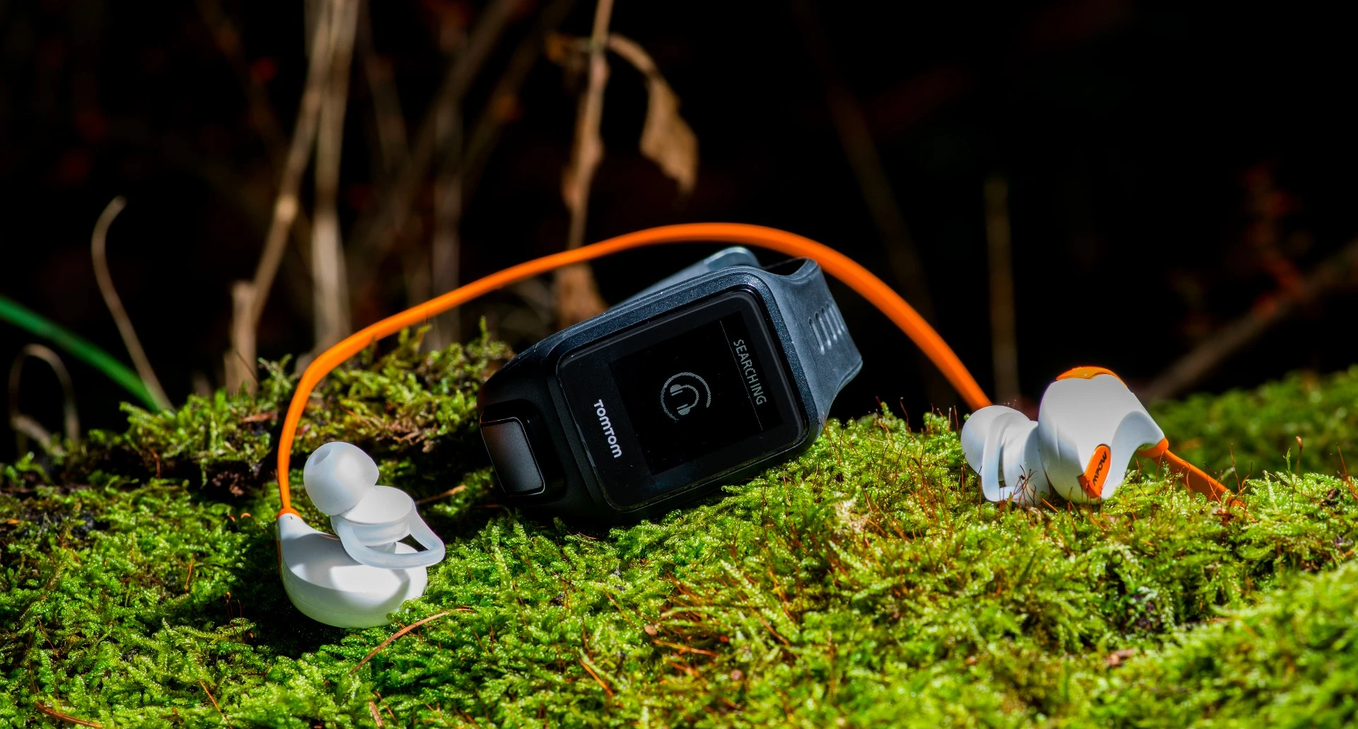 The TomTom Spark (Cardio + Music) connects to Bluetooth headphones