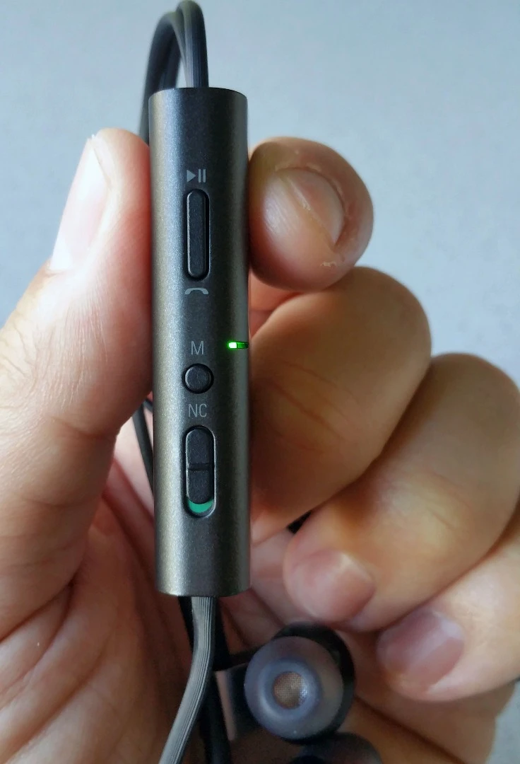 The Phiaton PS 202 NC offers simple play/pause/call control on its in-line remote