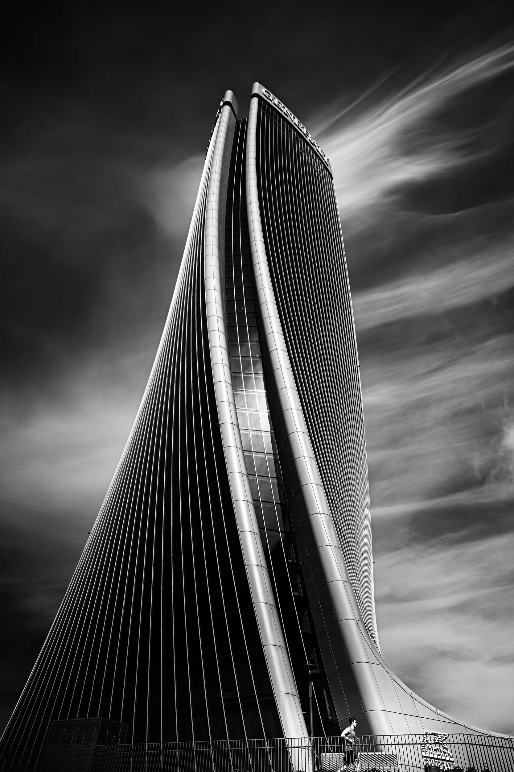 'Running under the storto'. Milan, Italy