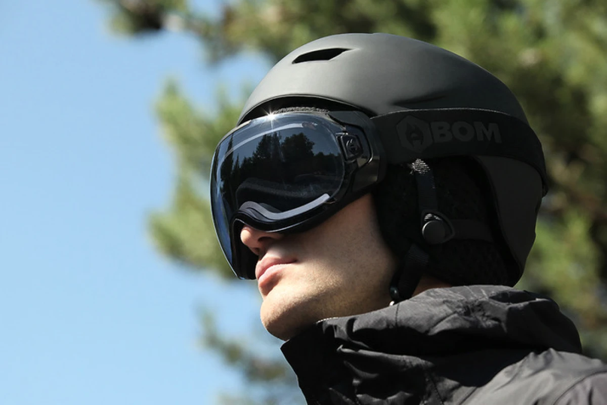 F-BOMs utilize a transparent heating element, sandwiched between the inner and outer lenses