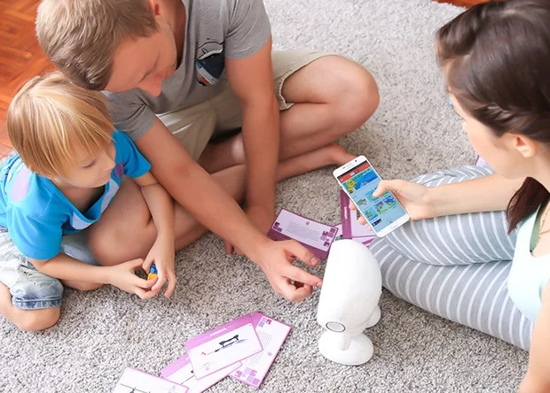 The Honeybot Robot comes with a series of illustrated cards to teach kids about dinosaurs, animals and vehicles