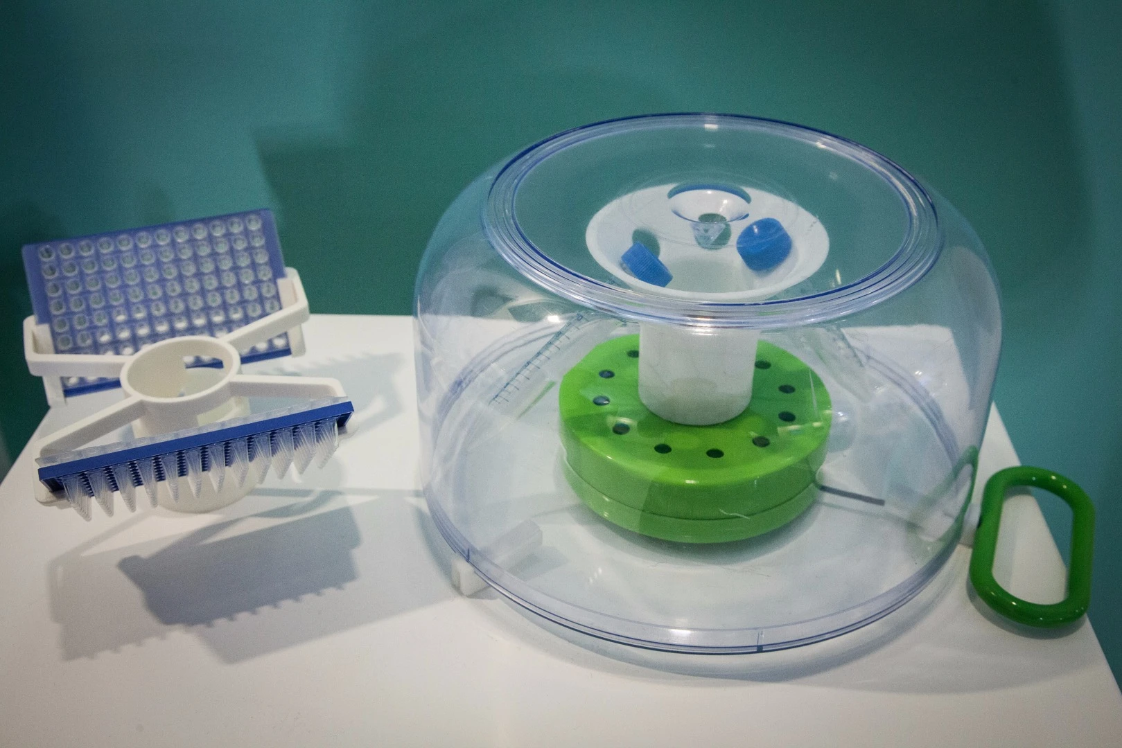 Global Grad Show: This 3D-printed manual centrifuge offers a cheaper way for biologists and chemists to separate liquids of different densities. By Wen Hua and Allie Miller, from Georgia Institute of Technology, USA