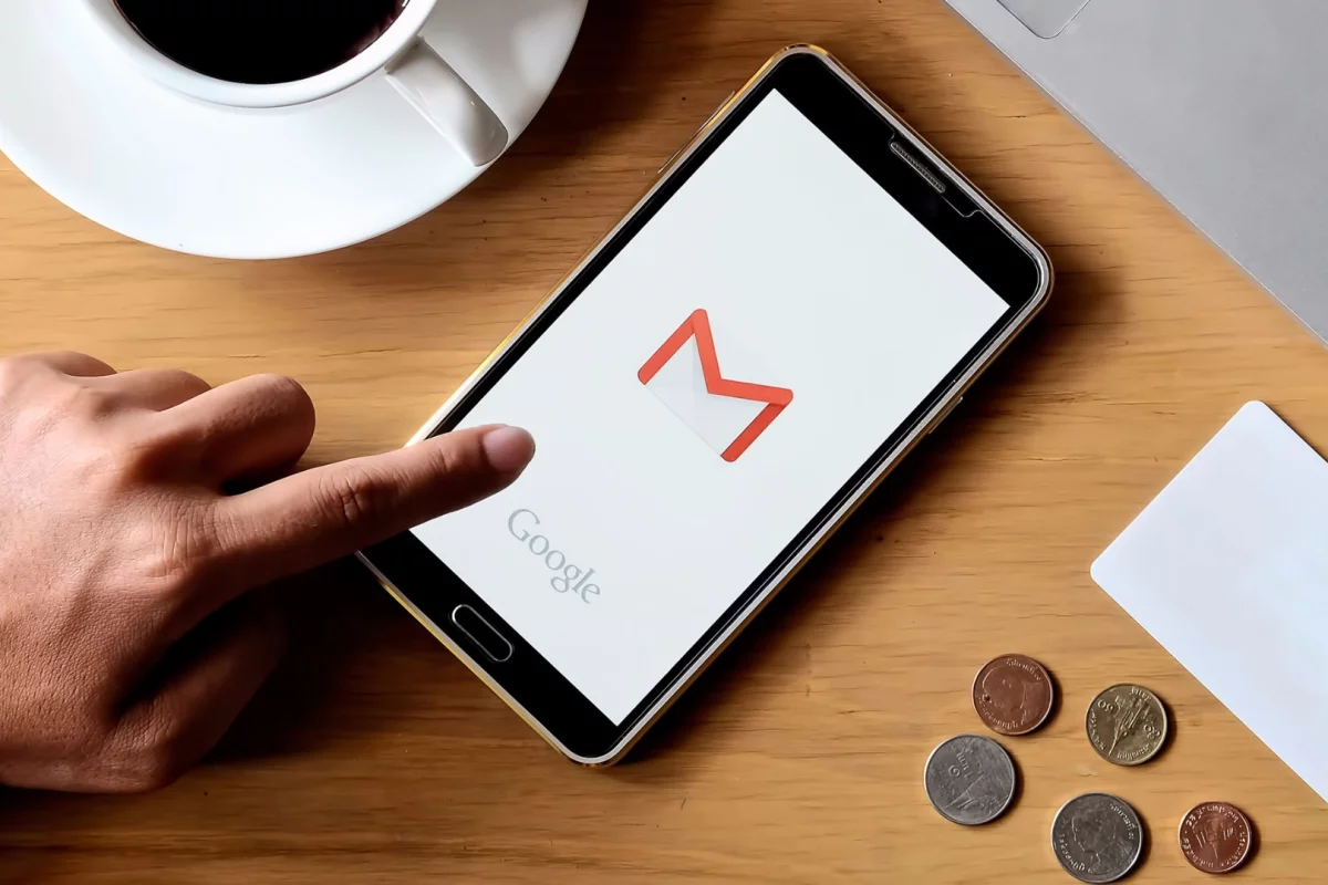 Google's Smart Reply aims to make email on the go a little easier, with artificial intelligence used to compose possible responses