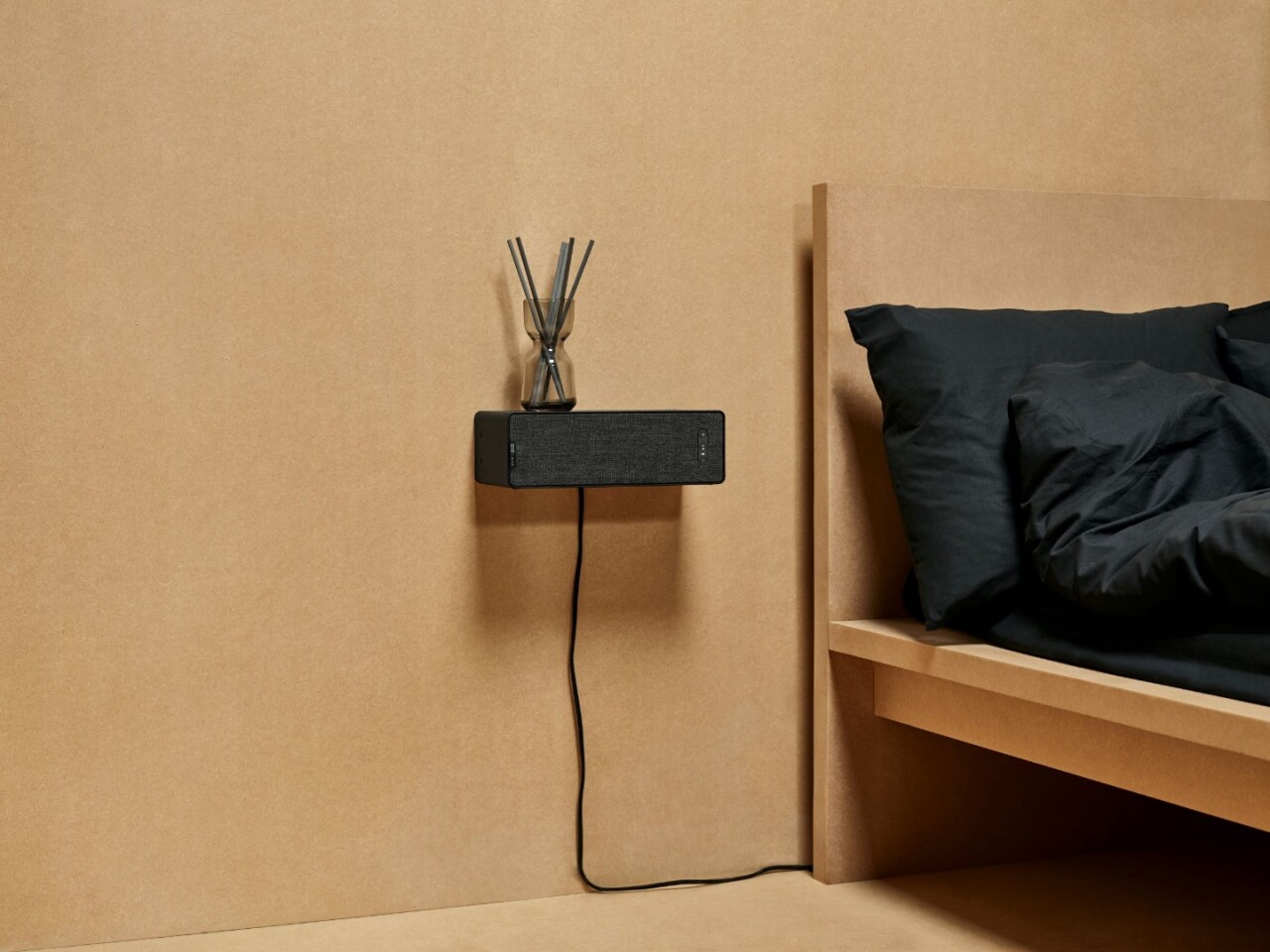 The Symfonisk bookshelf speaker's mounting bracket can support up to 3 kg