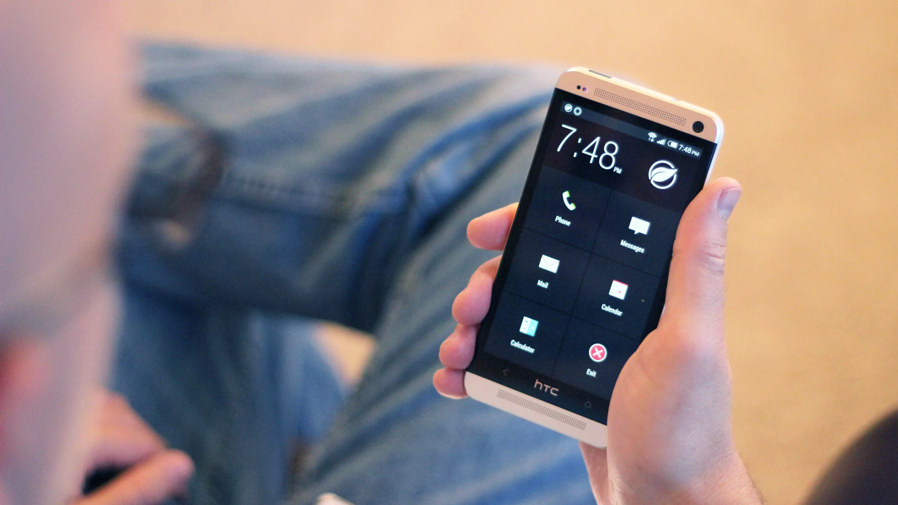 Extreme Power Saving Mode is a new feature from the 2014 version that HTC added to this 2013 version of the One (Photo: Will Shanklin/Gizmag.com)