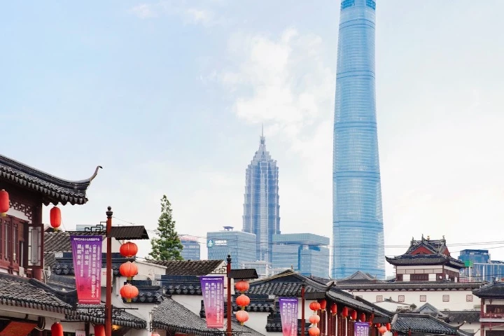 The Shanghai Tower has an elegant design that twists a full 120 degrees to mitigate the effects of punishing winds