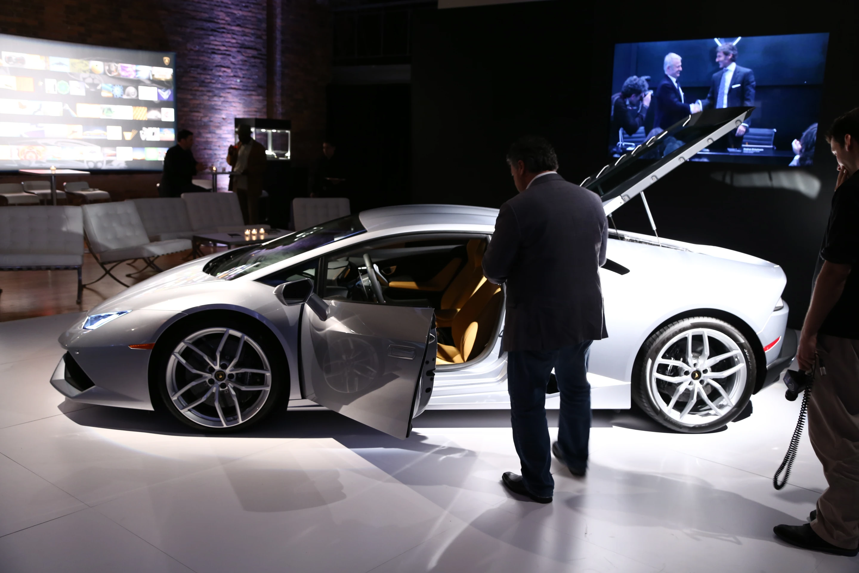 The Huracán is expected to sell for around the US$240,000 mark when it goes on sale (Photo: Angus MacKenzie/Gizmag.com)