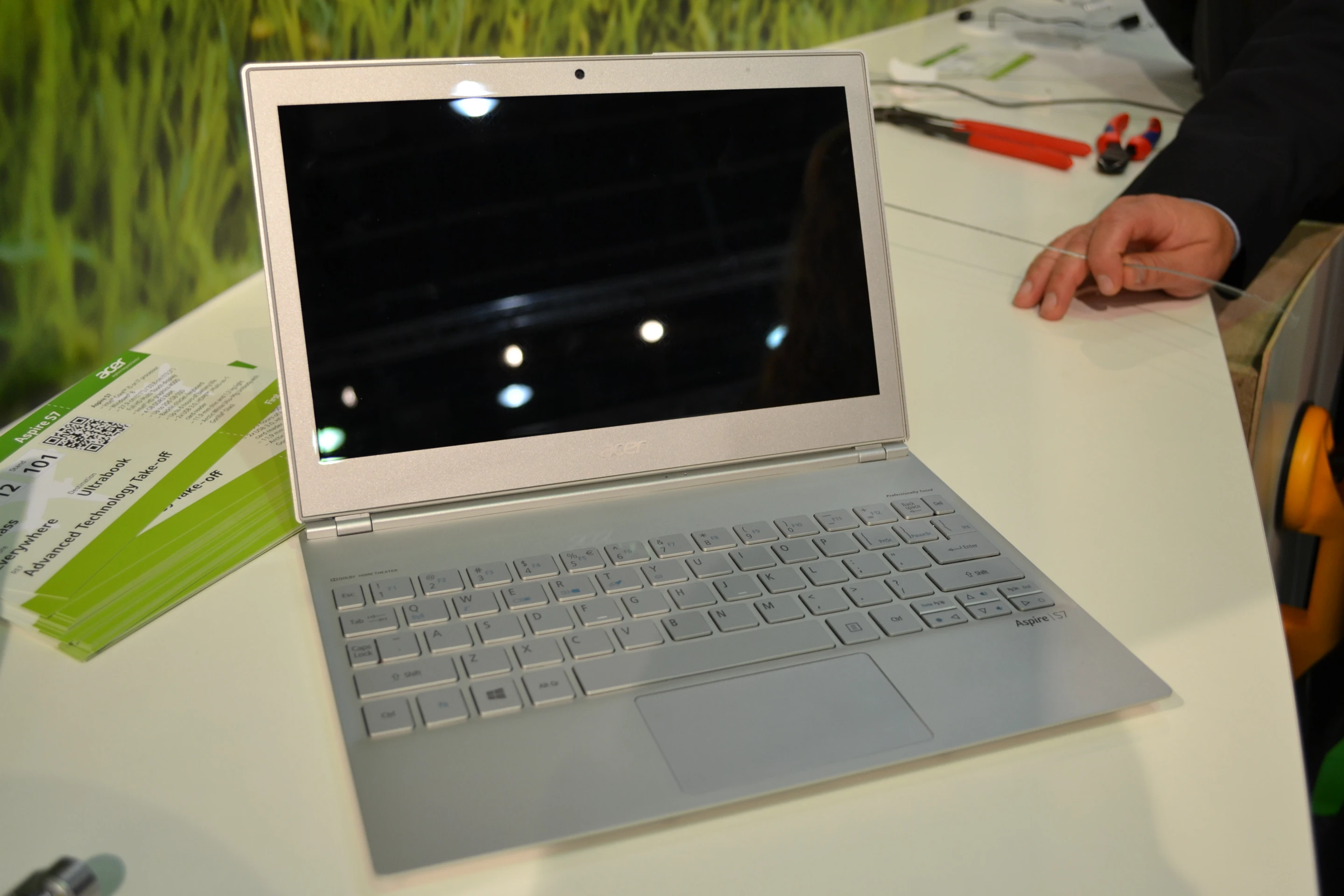 The aluminum unibody chassis is home to the latest Core i5 or i7 processor options with Intel HD 4000 integrated graphics, 4 GB DDR3 RAM and up to 256 GB SSD storage