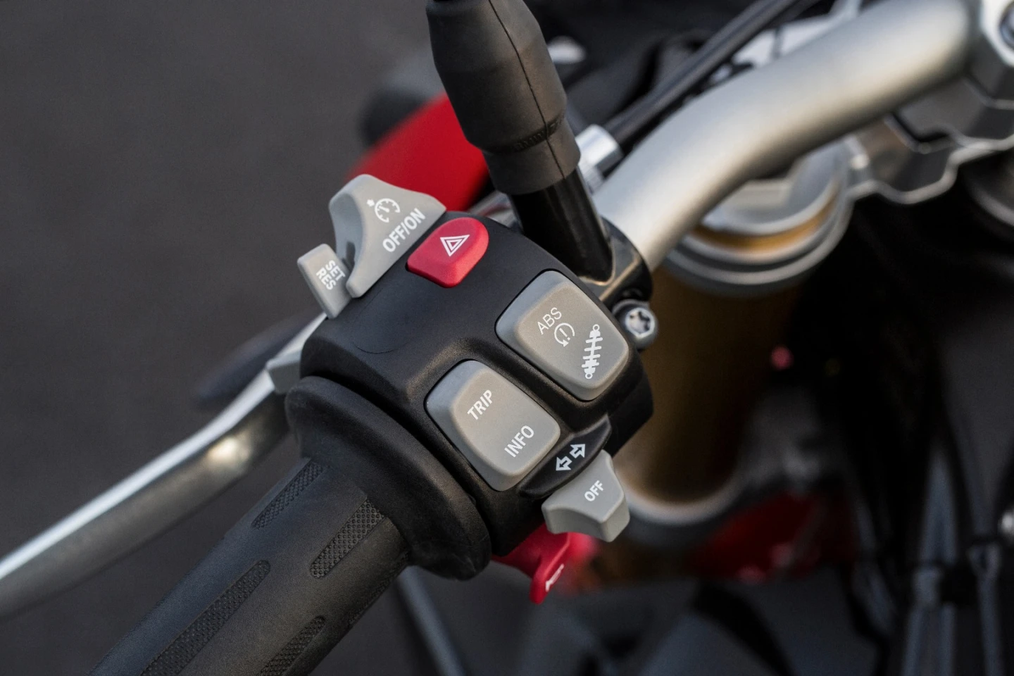 2017 BMW S1000R: make sure you get one with that cruise control switch