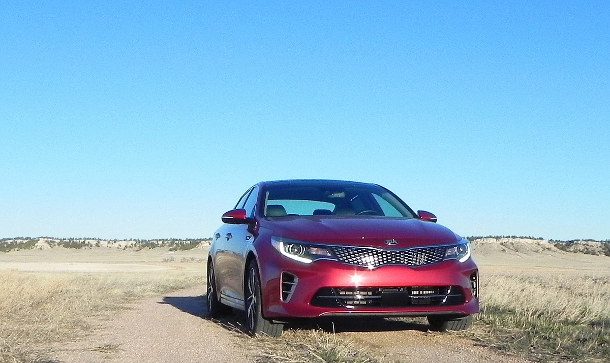 The 2016 Kia Optima remains value-oriented, but this newly-redesigned Optima is anything but cheap