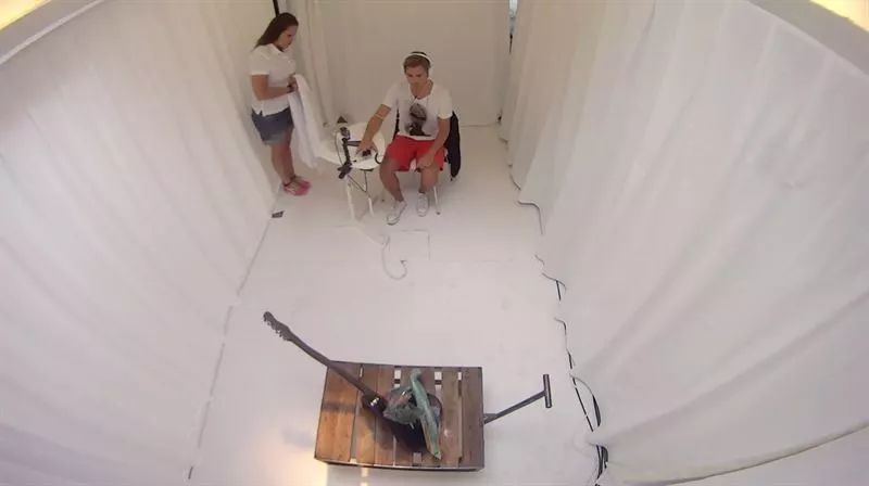 Once a bidding session began, the artwork was revealed to bidders in a private booth, and they were left to observe it for a period of one minute