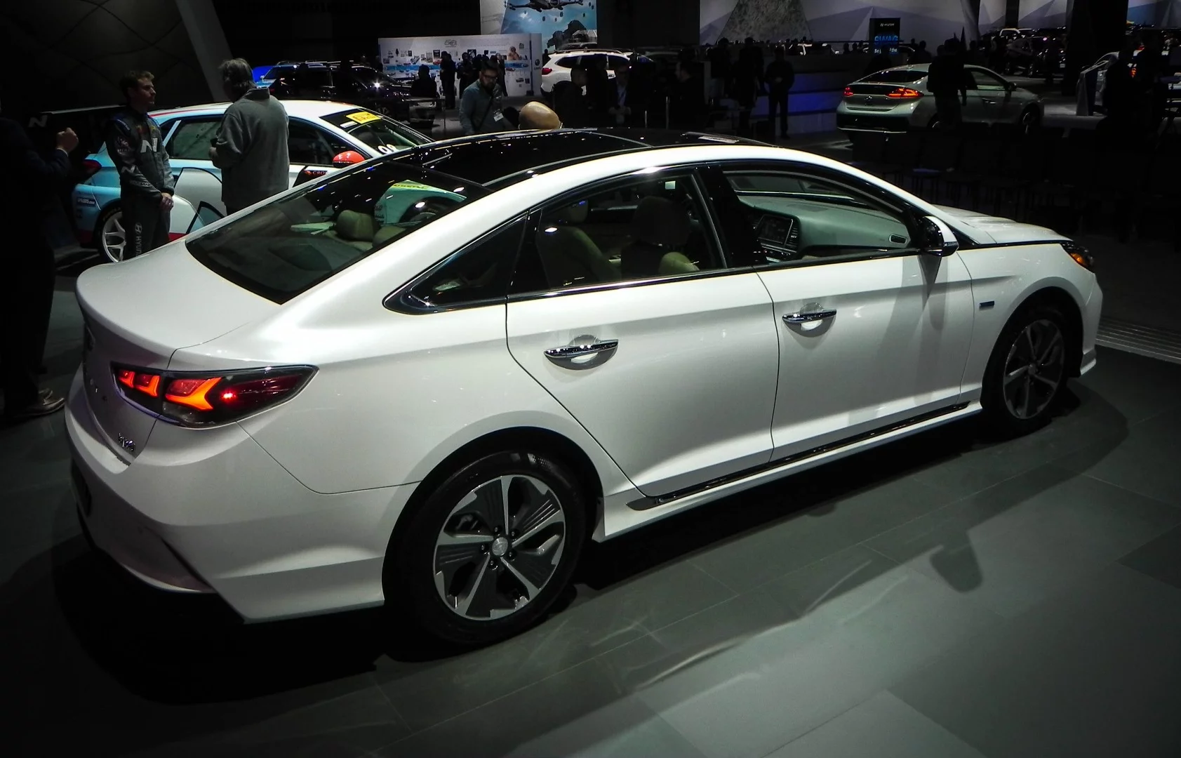 Unveiled at the Chicago Auto Show 2018 were the Hyundai Sonata Hybrid and Sonata Plug-in Hybrid models