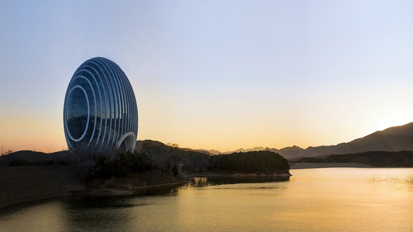The Yanqi Lake Kempinski Hotel has an 18,075 sq m (194,558 sq ft) exterior surface covered by over 10,000 glass panels that provide a translucent and reflective effect