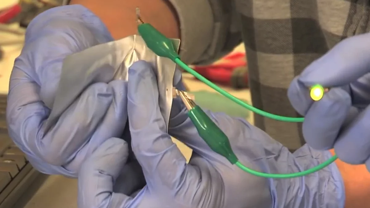 The prototype aluminum-ion battery is fast-recharging, flexible and safe (Photo: Stanford University)