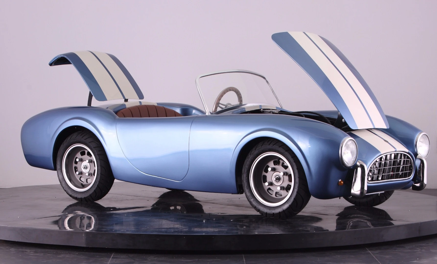 The ex-factory retail prices for the Cobra 289 is £7,999, US$12,399 or €11,299 depending on the customer 's preferred currency, with shipping costs on top of that