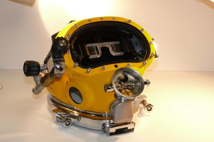 A prototype DAVD diving helmet