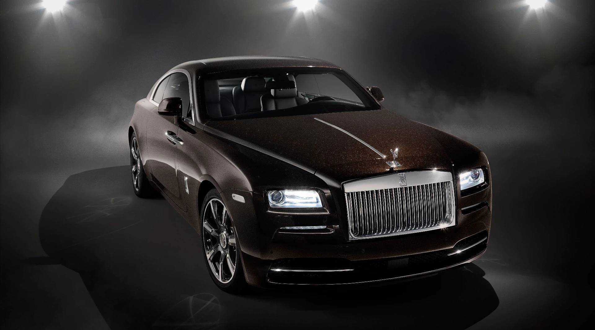 On top of the bespoke audio system, the Wraith's exterior and interior trim finishes have been given the Inspired by Music treatment