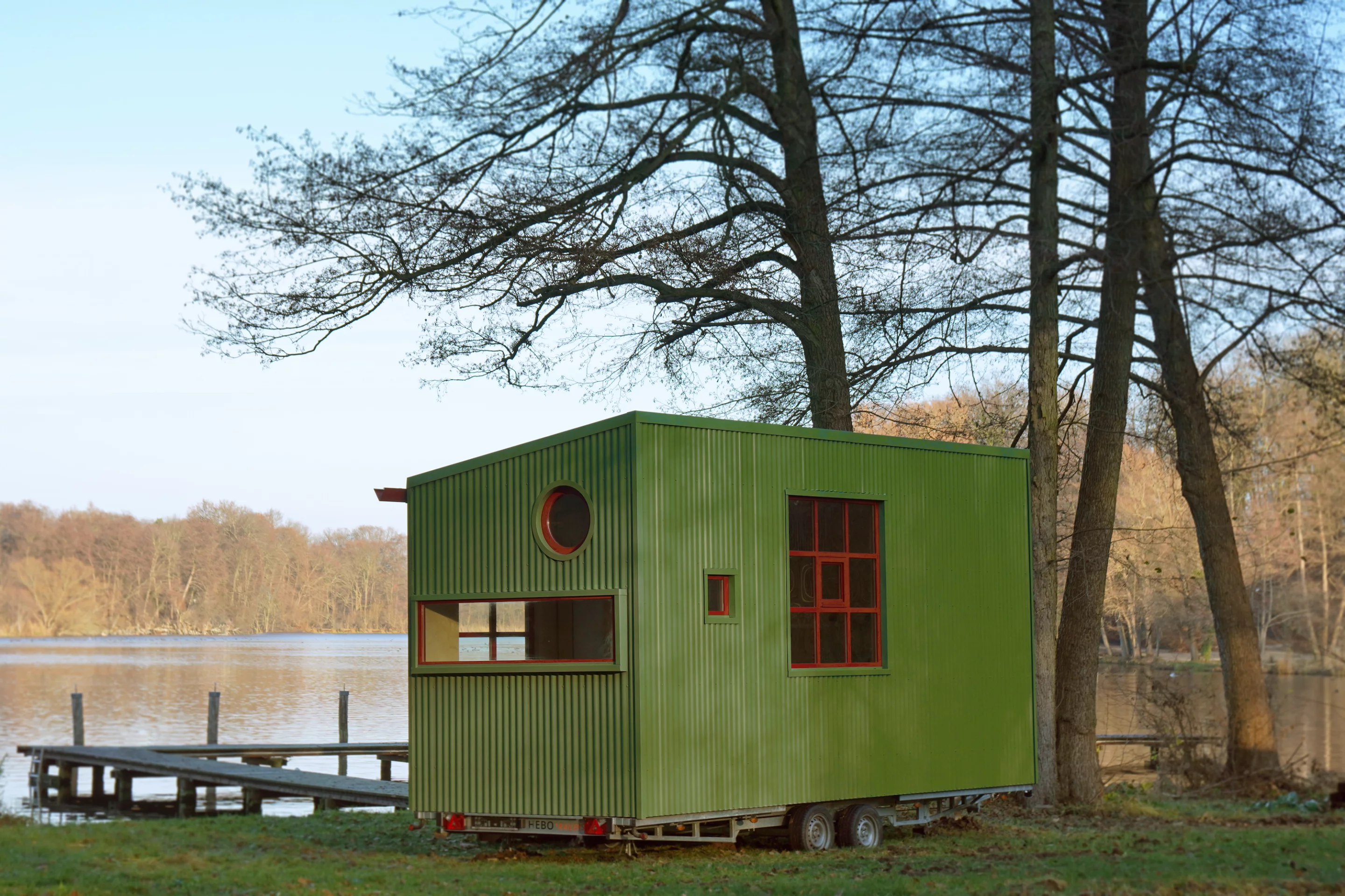 The THOW is based on a double-axle trailer and finished in metal