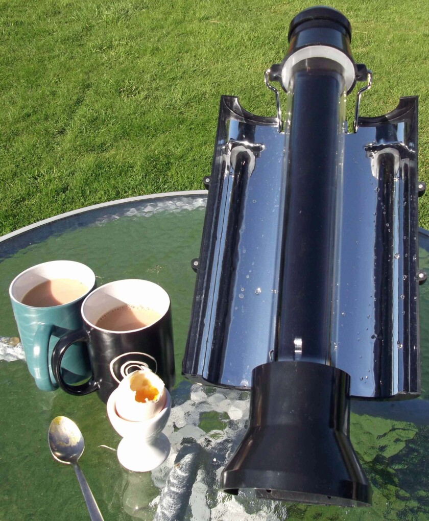 Two exterior reflectors open out to maximize the amount of solar energy obtained and enables the water inside to boil without the need for any further energy supply