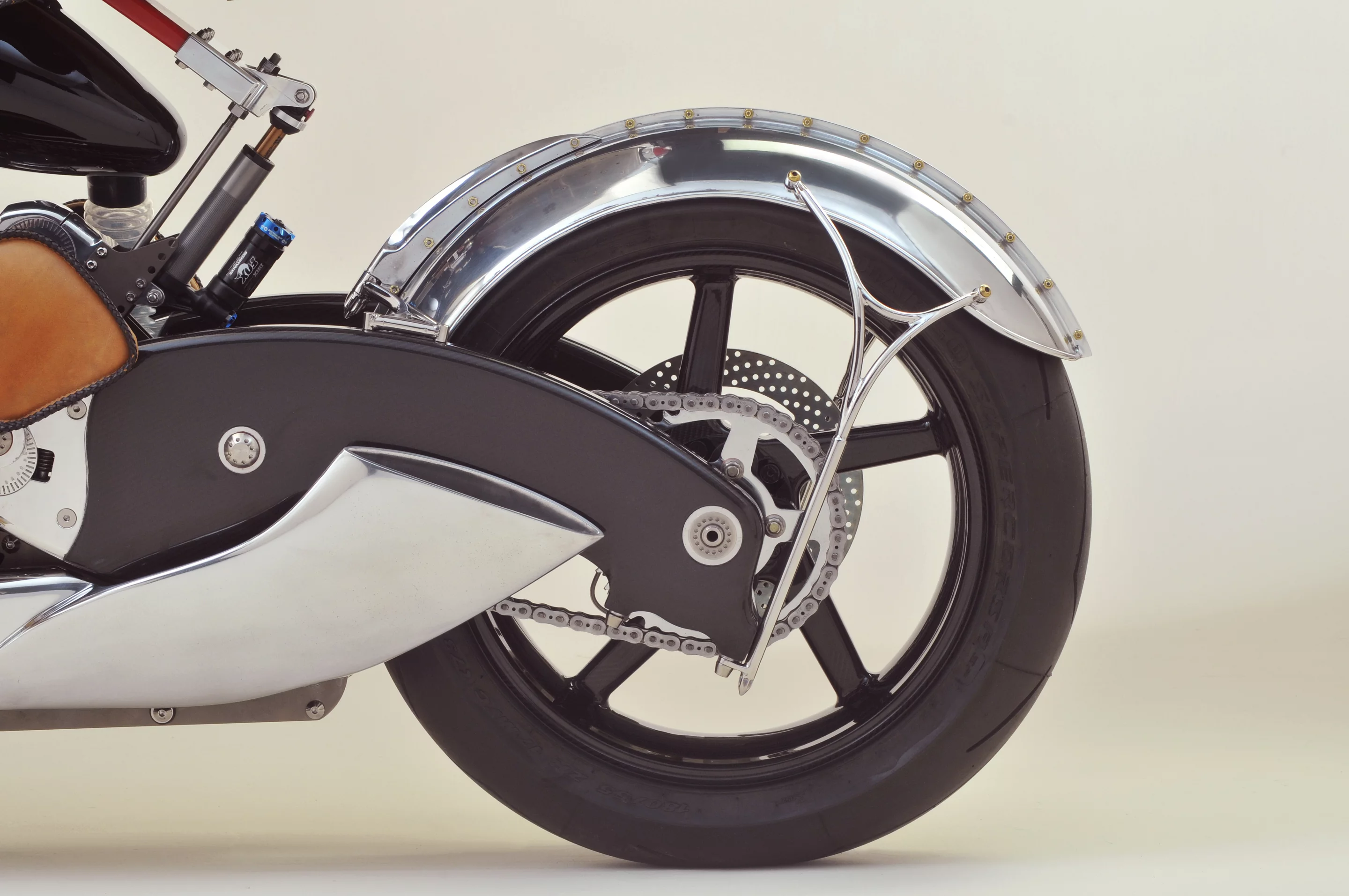 Bienville Legacy: rear suspension is almost identical to the components used at the front. Note the eccentric adjusters for swingarm length and ride height