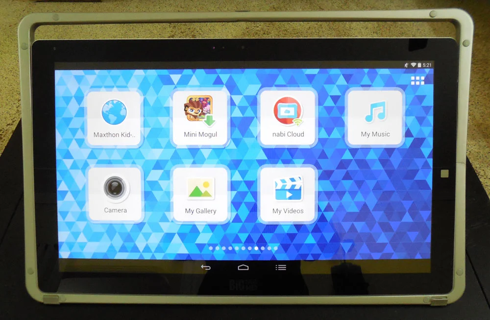 Maxthon kid-friendly browser, camera and more (Photo: Lakshmi Sandhana/Gizmag.com)