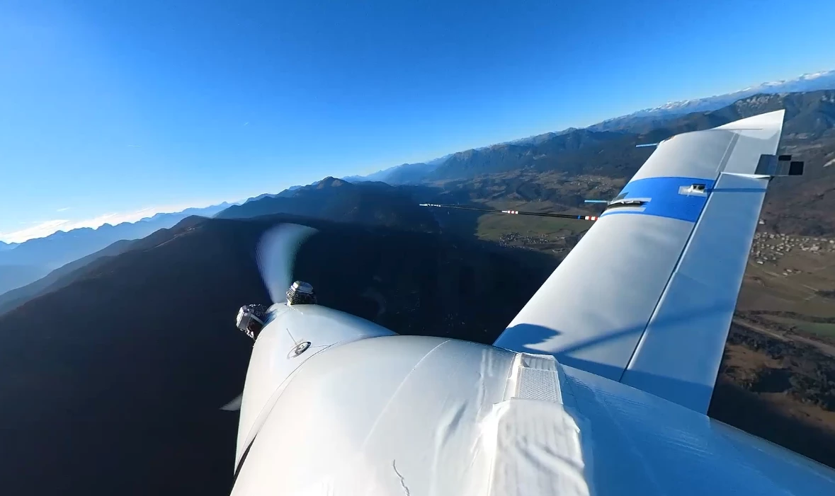 Pressure sensors in front of the wings give the system a fraction of a second to respond to turbulence