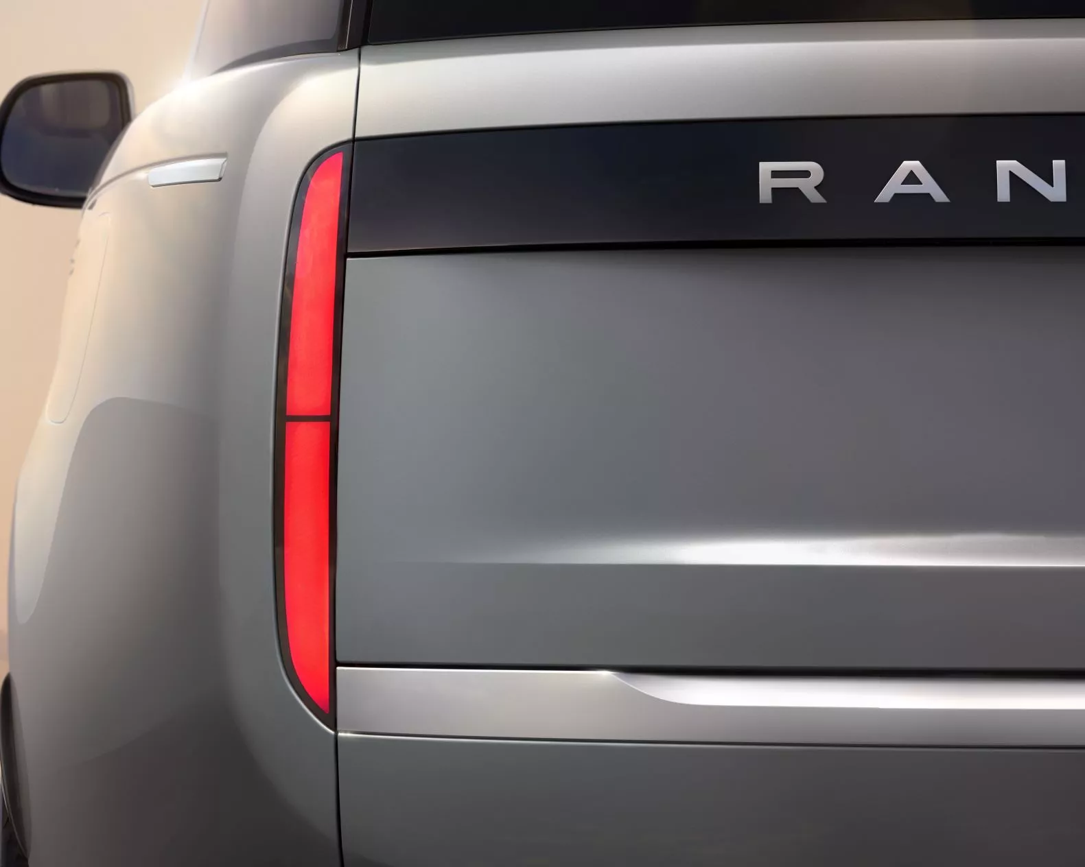This rear quarter looks very much the same as other Range Rover models