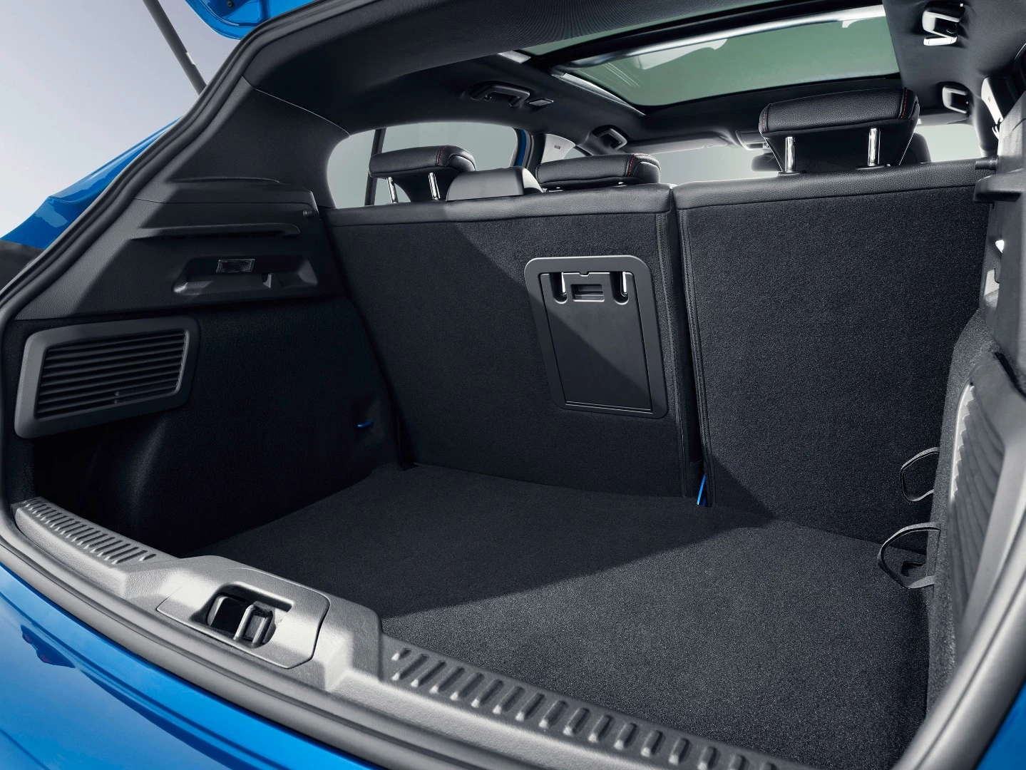 Ford Focus ST-Line: inside the hatch
