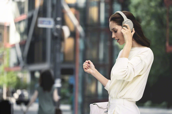 The Sony WH-1000XM3 headphones will be available from September 2018 for around $350
