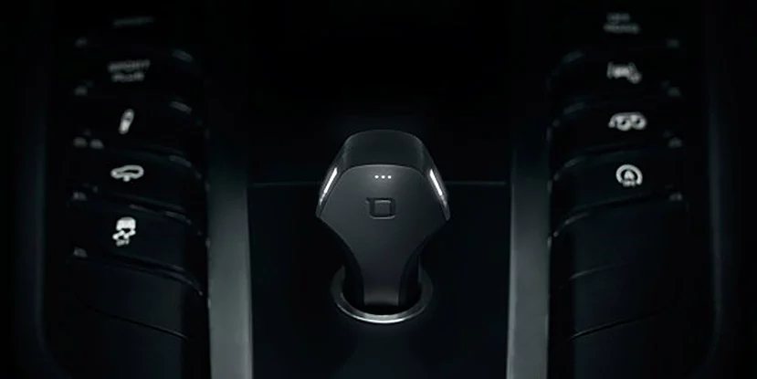 Zus smart car charger led close up