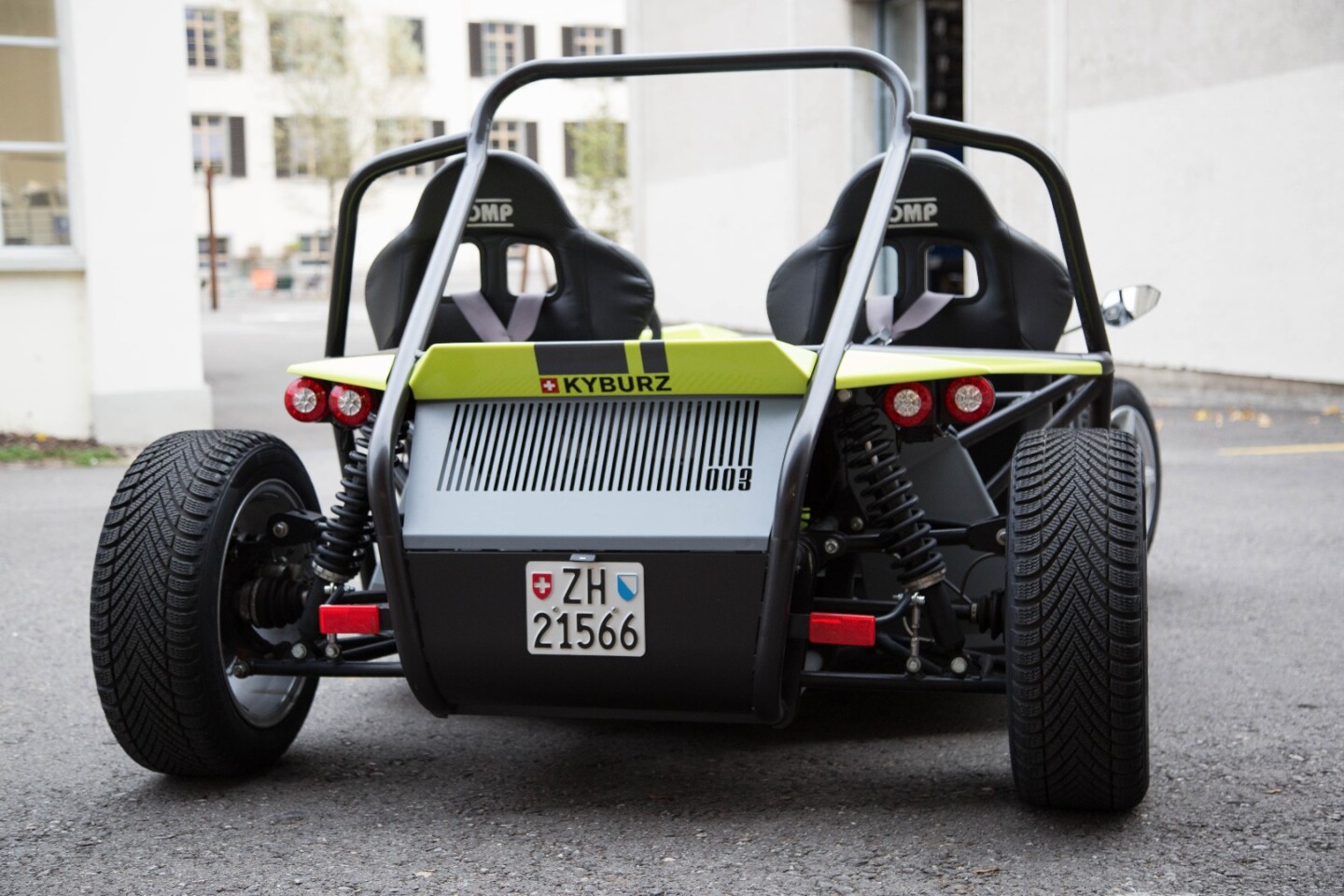 The motor powering the rear wheels makes 45 kW