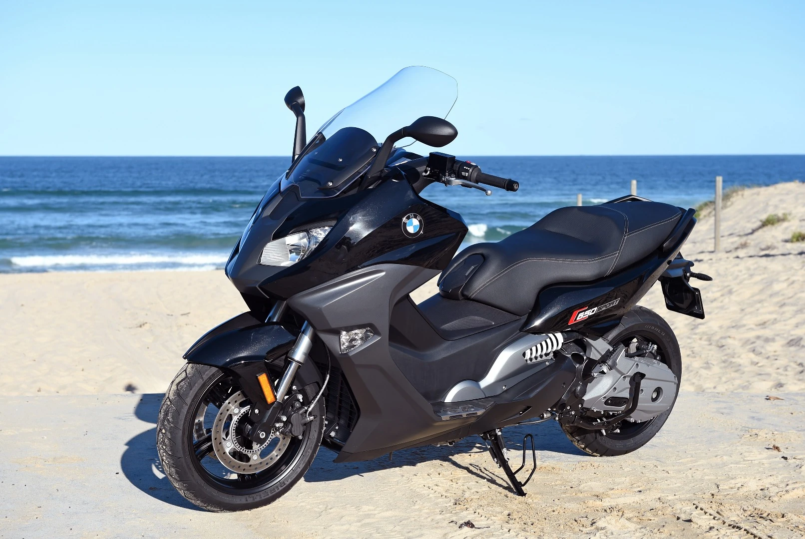 BMW's C650 Sport: screen is manually adjustable