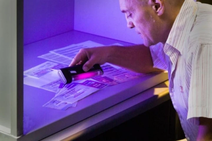 Xerox demonstrates its flourescent anti-counterfeit technology.