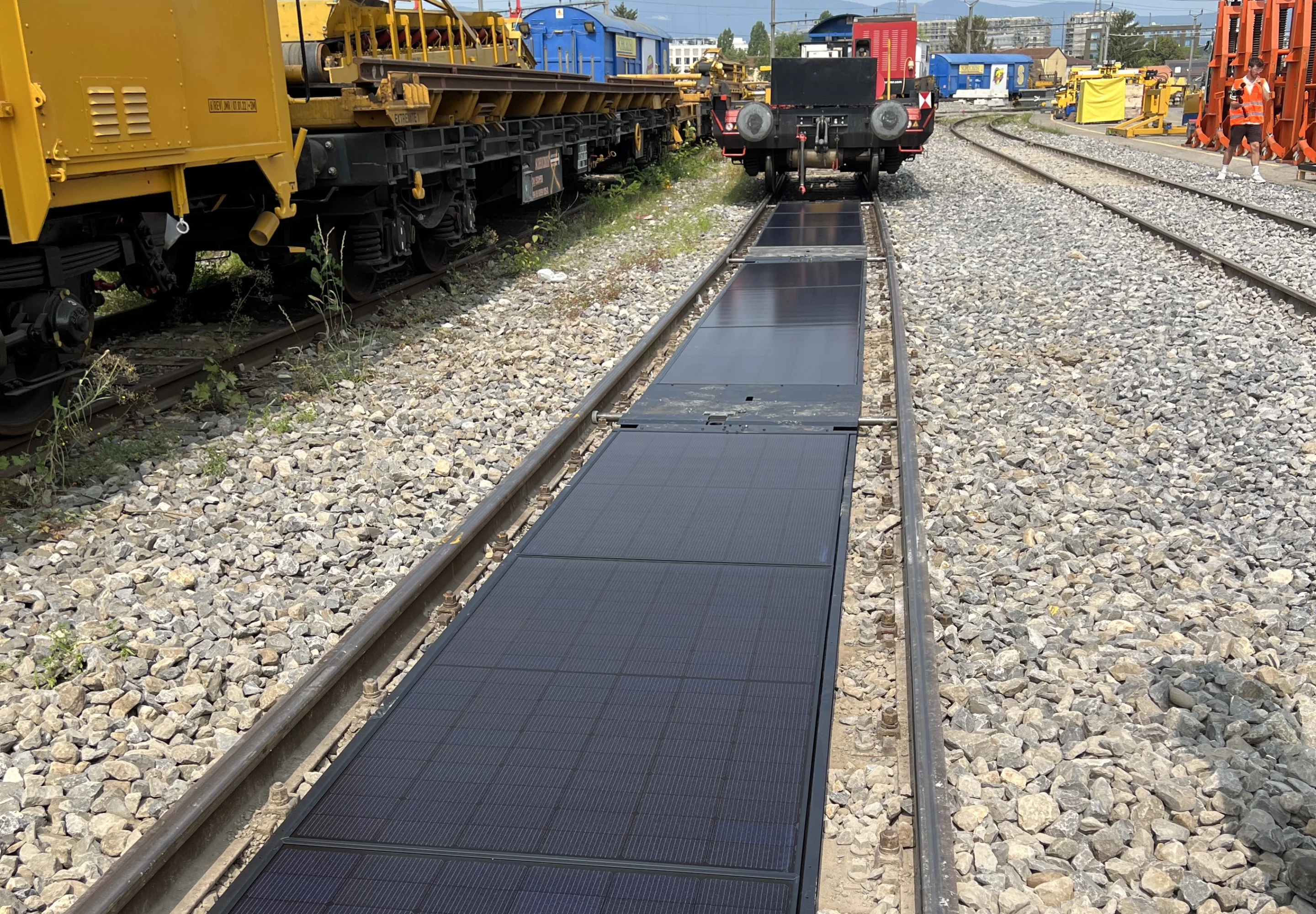 Now cleared for a 2025 pilot project, the Sun-Ways solution turns the space between railroad tracks into removable solar power plants