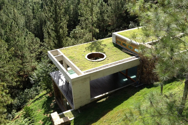 The rear sections of the RD House come into direct contact with the hillside, so are naturally kept a constantly cool temperature by the huge volume of rock (Photo: Eduardo Abreu)