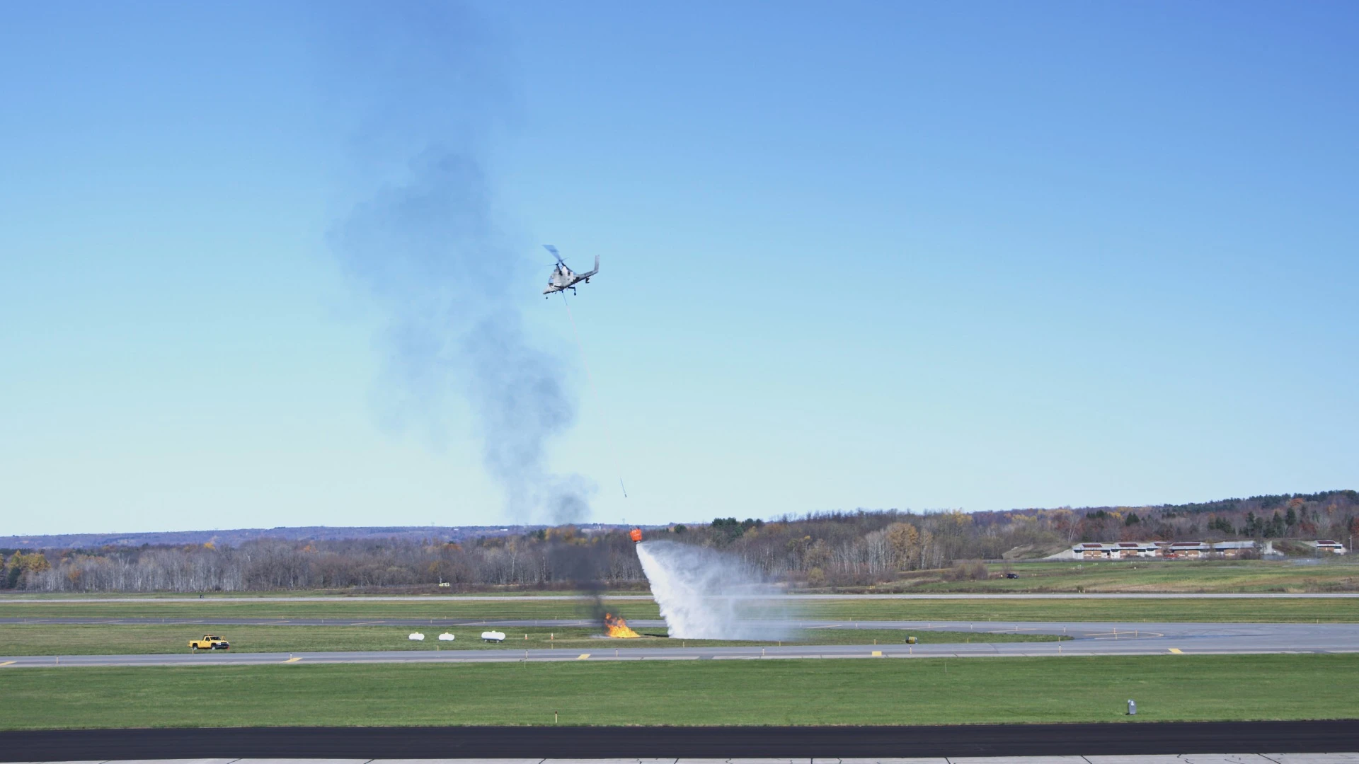 The unmanned K-MAX helicopter put out a fire with the aid of an Indago quadcopter