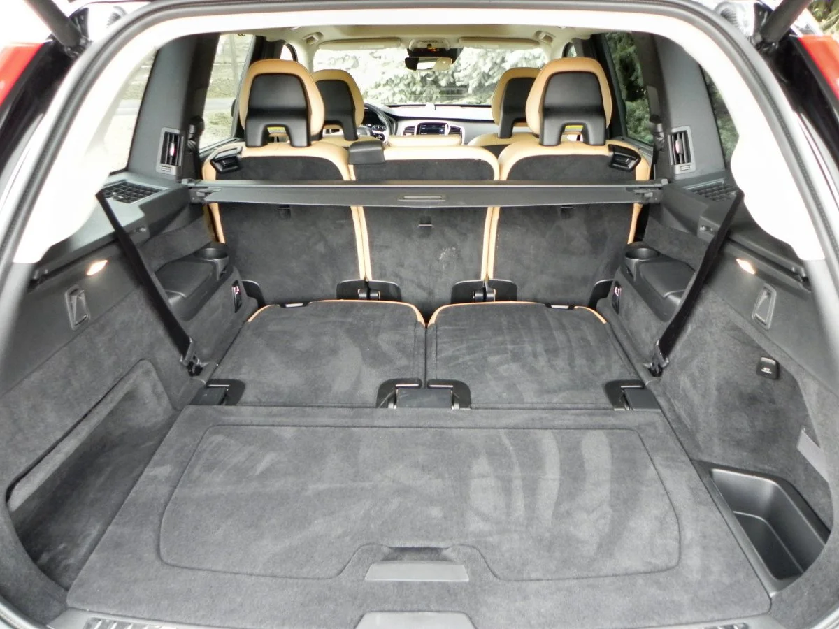 With all rows up, there are about 15.8 cubic feet (447 liters) of capacity