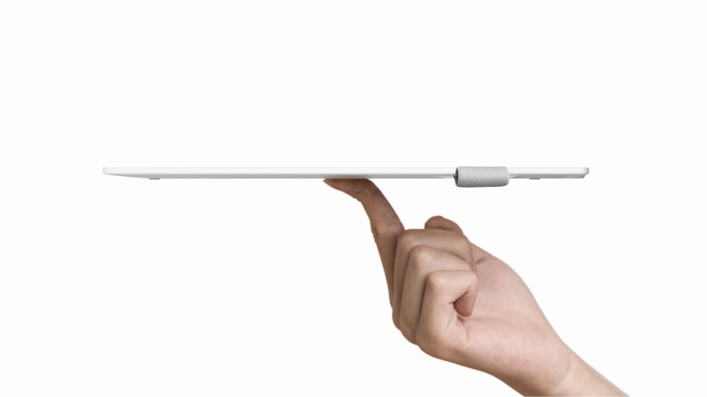 The Manta is just 3.6 mm at its thinnest edge, and tips the scales at 375 g